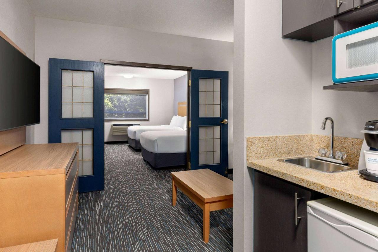 Wingate By Wyndham Lethbridge Hotel Eksteriør billede